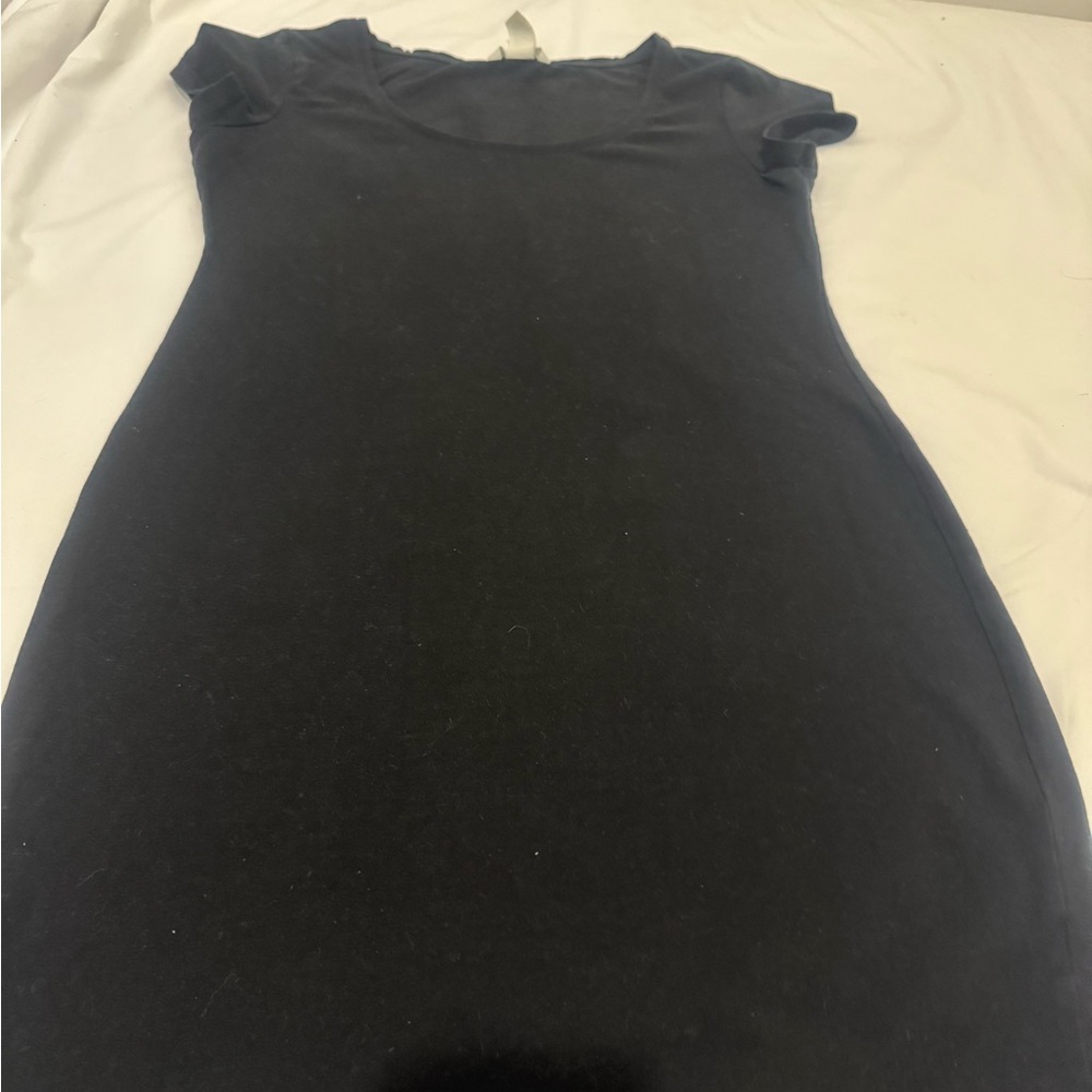 Elegant Black Dress with Gold Accents - Picture 2 of 5